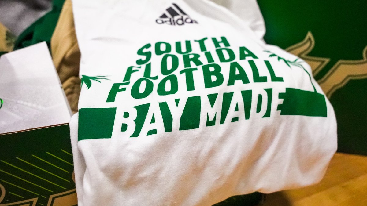 USFFootball's tweet photo. Special delivery: 𝐁𝐮𝐥𝐥𝐬 𝐢𝐧 𝐭𝐡𝐞 𝐍𝐅𝐋 📦
#BayMade | #BullsintheNFL | #HornsUp🤘| #US2F https://t.co/DBvDOWAHdv