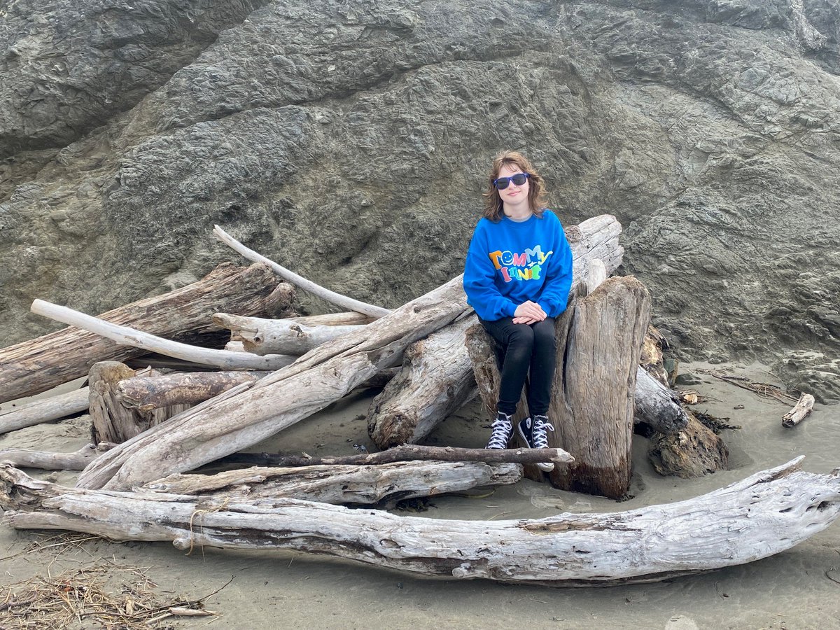 945MixFM's tweet photo. For National Daughters Day yesterday, we celebrated with a day trip to Bandon with our awesome daughter Emmie. ❤️~ @ChaddAndKristi Morning Show #nationaldaughtersday #daughters #bandon #oregon #oregoncoast #familytime #family #facerock #facerockbeach https://t.co/W4b73ikjsx