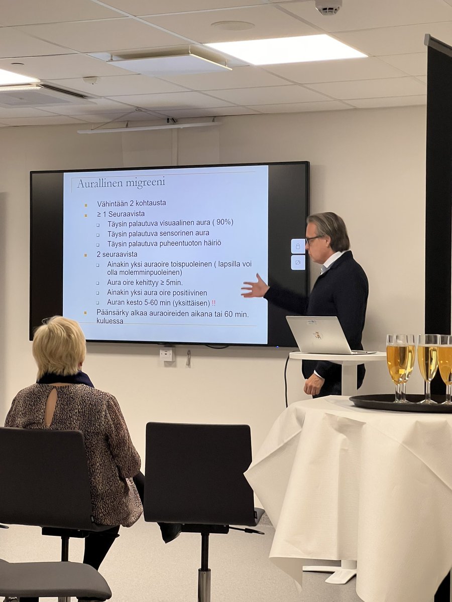 Peetu_Trials's tweet photo. Migreenitutkimuksen päätutkija, lasten neurologi Mikael Raisio piti informatiivisen esityksen lasten migreenistä ja sen hoidosta. 
#lastenlääketutkimus https://t.co/GIKMLmATqy