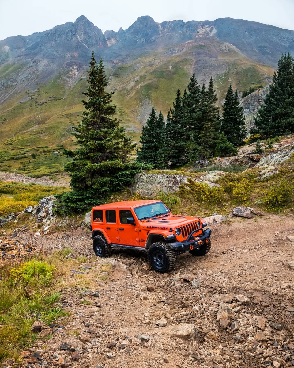 'But the most beautiful things in life are not just things. They're people and places, memories and pictures. They're feelings and moments and smiles and laughter.' - unknown
#mountainmonday #jeeptrails #jlwrangler #sanjuanmountains #wanderoutdoors #jeepbadgeofhonor #lifeelevated