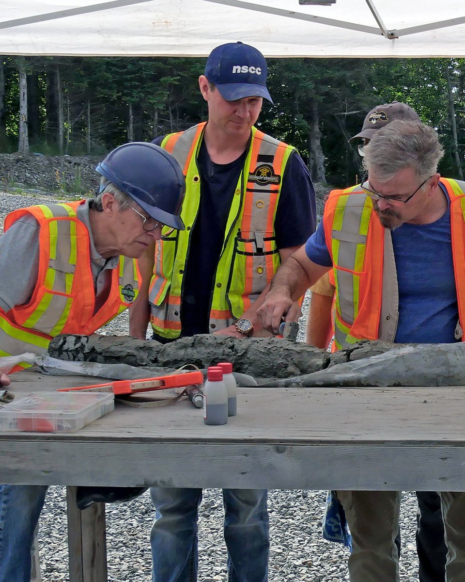 #History 
Un tesoro desaparecido durante siglos en la isla del Roble en Nueva Escocia y un grupo de aventureros en su busca. ¿Lo encontrarán?

#LaMaldicióndeOakIsland - NUEVO EPISODIO ESTA NOCHE en #canaldehistoria a las 22:55.