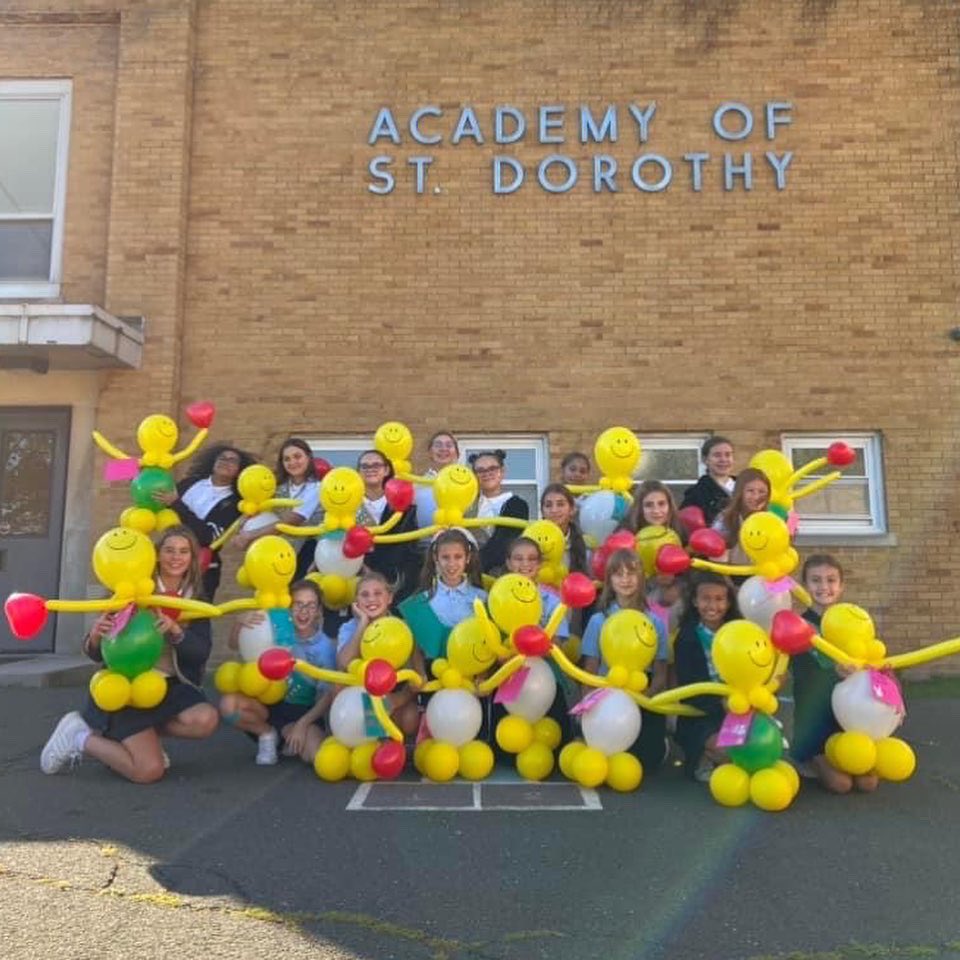 AcademyofStDoro's tweet photo. On Friday after school our 4th Grade and 7th Grade @girlscouts came together for their September Community Service Project - making balloon buddies for the residents of Carmel Richmond Nursing Home.

#WeAreASD #GirlScouts #StatenIsland #ASDangels @SICatholicSchls @girlscoutsnyc https://t.co/gN5VOqR3Fh