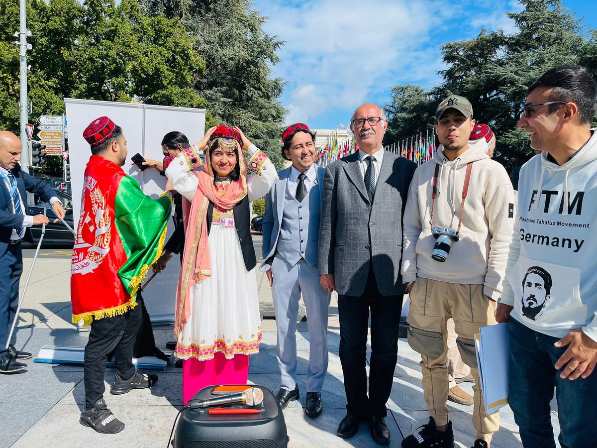 Ikrampashteen10's tweet photo. A conference on Afghanistan and Pakhtunkhwa was organized within @UN in Geneva and Afghans who knew political cultural and national values ​​participated in the protest of #PTM #PashtunLongMarch2Geneva #PTMProtestGeneva #AfghanProtestGeneva #LetGirlsLearn https://t.co/J8lCuTN1Se https://t.co/QRLW1tmUrz