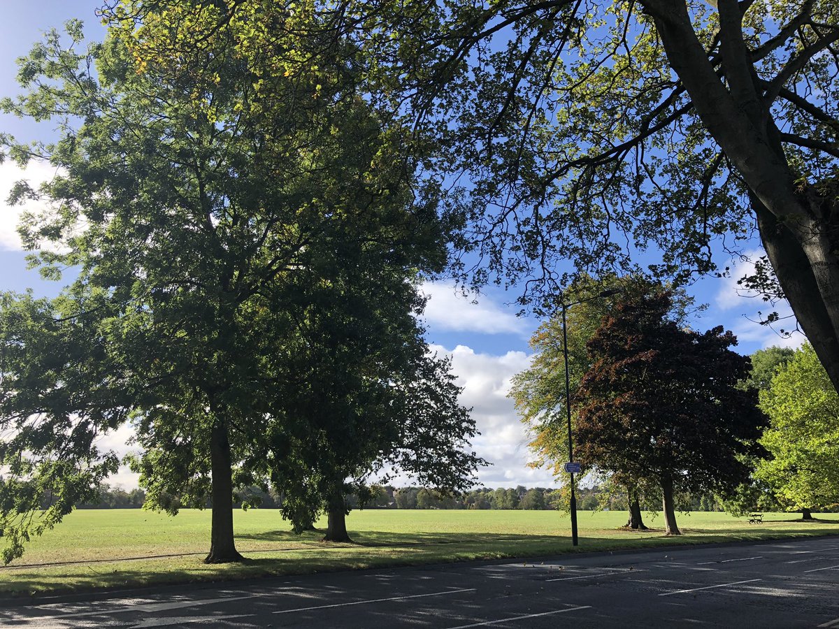 cemargerison's tweet photo. After my two hour show this morning I was treated to this lovely autumnal weather! The show and the autumnal weather definitely made the early start worth it! https://t.co/Zi7CYb5ODA