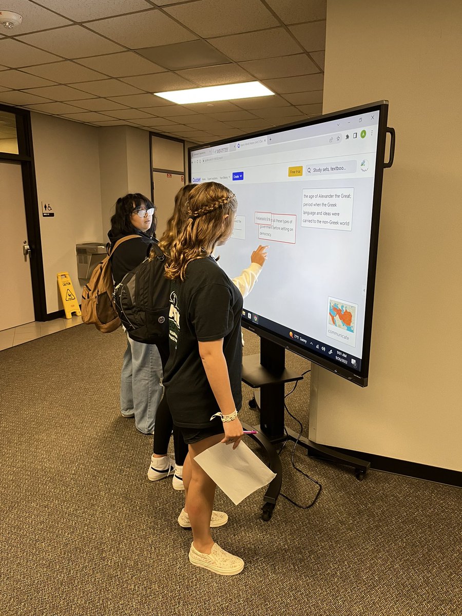 KPHS World History students used technology as they reviewed for a test. #DoingSocialStudiesDailey <a href="/HumbleISD_KPHS/">Kingwood Park HS</a> <a href="/edcoach_justin/">Justin Singleton</a>