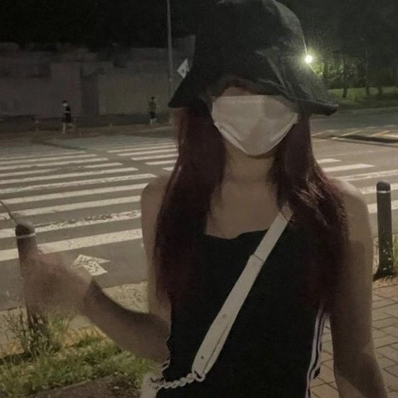 itlogzbula's tweet photo. ⠀⠀   ⠀   ⠀  ⠀ ⠀⠀
[092622] 🐱

“오랜만이야 헤헤.. 내가 모든 것에서 탈출하는 동안 나와 함께 할래? 밤 산책은 정말 치료적이야. ⸜( ◜࿁◝ )⸝ ”

#CURSEAN #ITLOGZBULA #ITLOGZBBL
 ⠀⠀   ⠀   ⠀ https://t.co/TlA2DVeA9Y