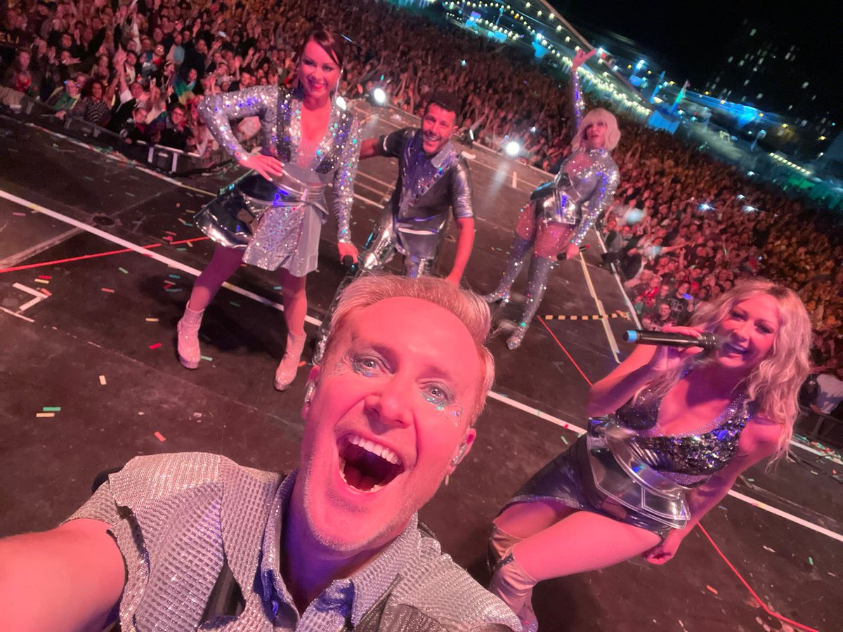 Wow @BirminghamPride what an INCREDIBLE final show for our #Steps25 anniversary tour last night!! 🎶🏳️‍🌈💃🕺🎤🎉 We’ve had the BEST time on the road this summer and want to thank every single person who came down to sing and dance at one of our gigs. See you soon! 💕💕💕