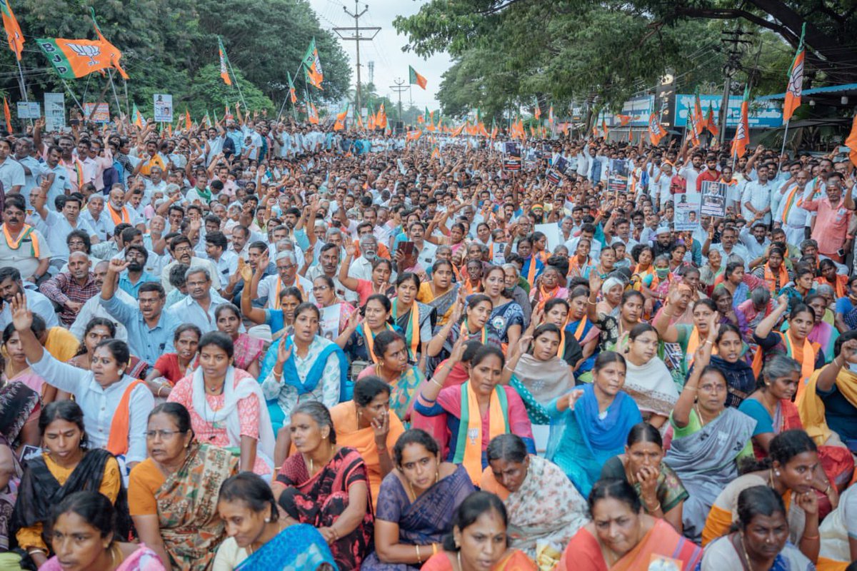 karthikgnath's tweet image. Today’s protest at kovai organised by @BJP4TamilNadu headed by @annamalai_k condemning the spree of undemocratic arrests by the @arivalayam government .Public discontent with the state government  is palpable .