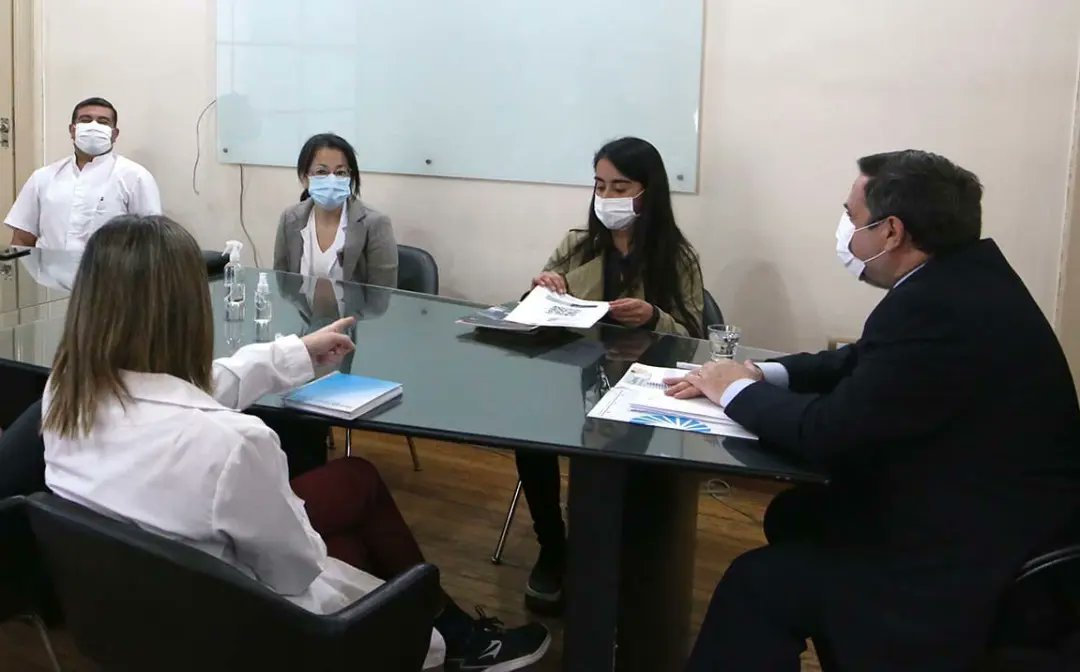 MuchachasPTuc's tweet photo. La compañera Cecilia Lazarte en representación de Muchachas Peronistas se reunió con el Ministro de Salud Pública @LuisMedinaRuiz4 y su equipo para intercambiar ideas y proyectos en común  relacionados a los programas de salud destinados a las mujeres.
@MSALUDTUC https://t.co/HWAC3WFZQ2