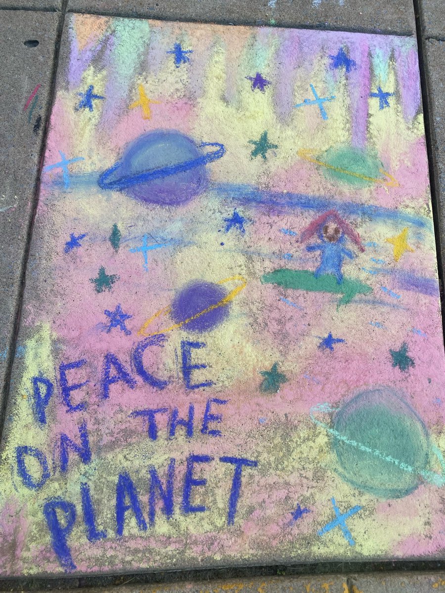 AnnandaleAtoms's tweet photo. ☮️Chalk 4 Peace☮️
On September 21, Ms. Wells and the Just World Club at AHS celebrated the International Day of Peace with their annual Chalk4Peace event! Students used chalk to write messages advocating for peace.
#AtomNation #Chalk4Peace #FCPSR2 @ShawnDeRose https://t.co/Bcl0AbrpMu