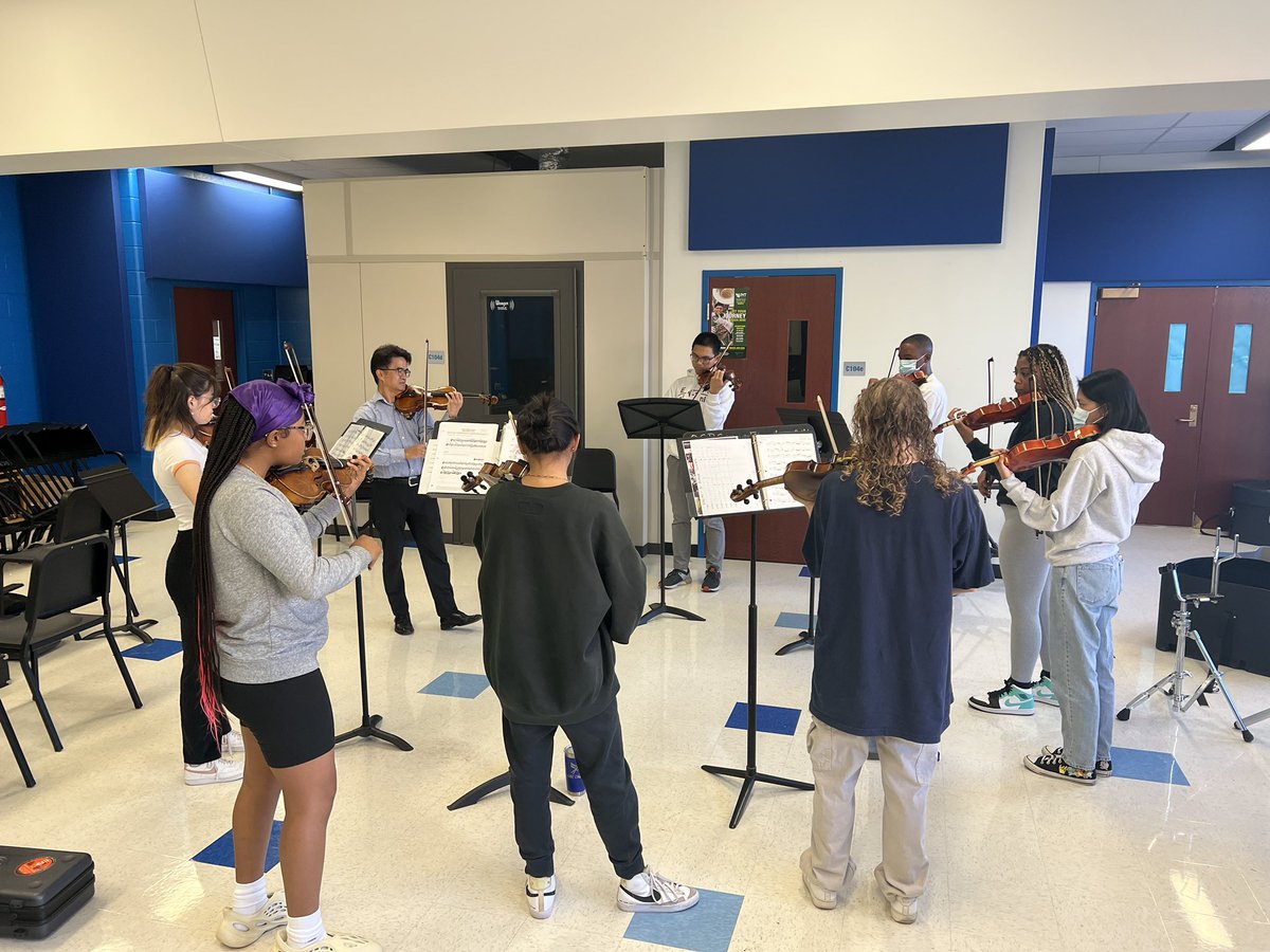 ClassenOrch's tweet photo. We started off the week in a big way!  Thank you to @UCOBronchos Strings Faculty for working with our @ClassenSASOKC Orchestra this morning. We are blessed by the giving of your time and talents today. So grateful! @OKCPS @OKCPSArts #thinkbig #findawaymakeaway #betterthannormal https://t.co/wcDctI2dz9