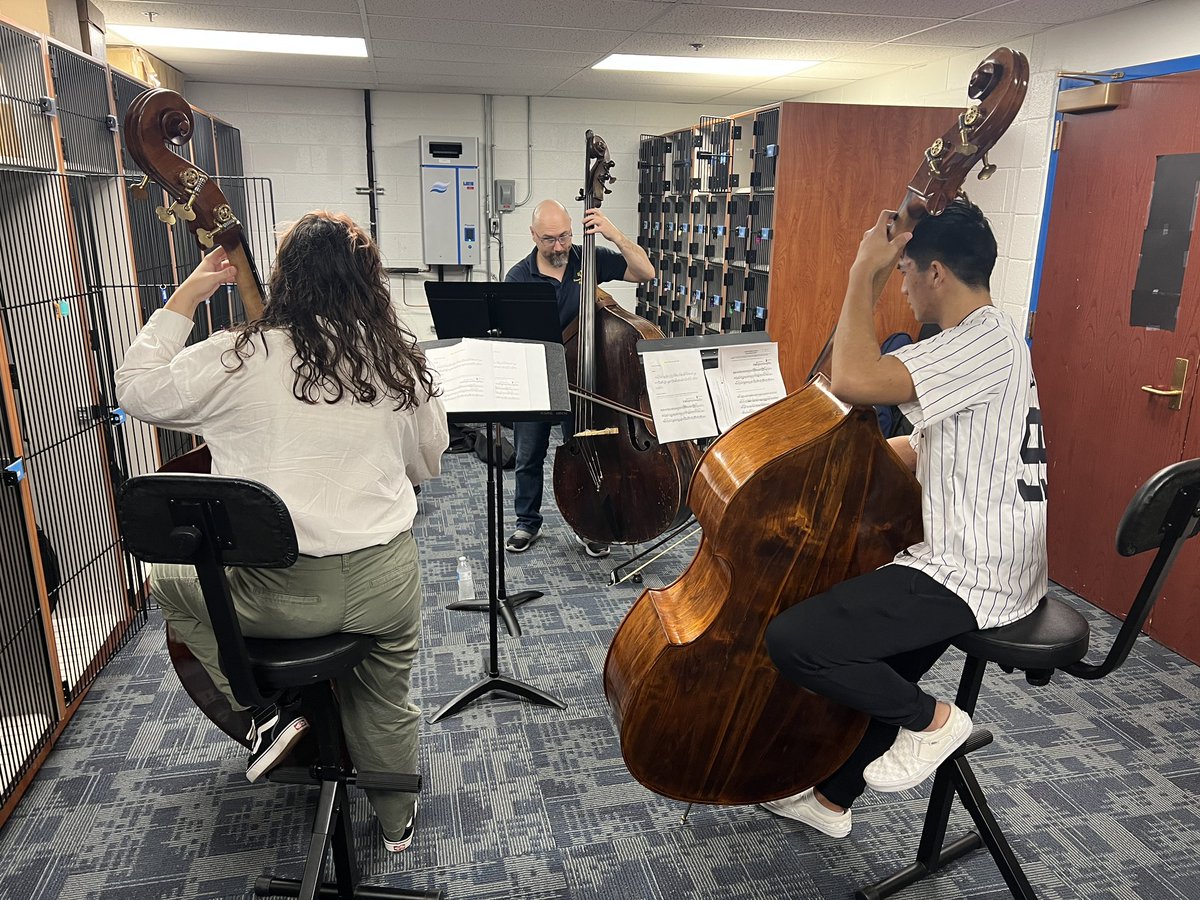 ClassenOrch's tweet photo. We started off the week in a big way!  Thank you to @UCOBronchos Strings Faculty for working with our @ClassenSASOKC Orchestra this morning. We are blessed by the giving of your time and talents today. So grateful! @OKCPS @OKCPSArts #thinkbig #findawaymakeaway #betterthannormal https://t.co/wcDctI2dz9