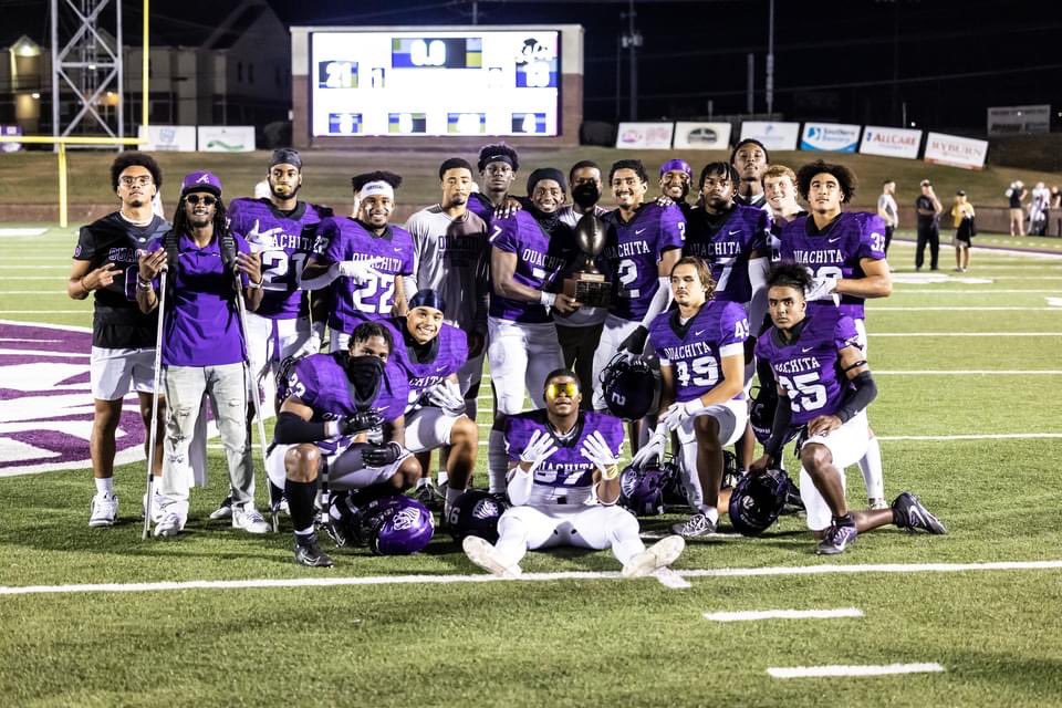 Got our 1s back and brought the trophy home where it belongs! Mentally and Physically DOMINATED the whole night! #CliffBoys #LineItDown #BigC96