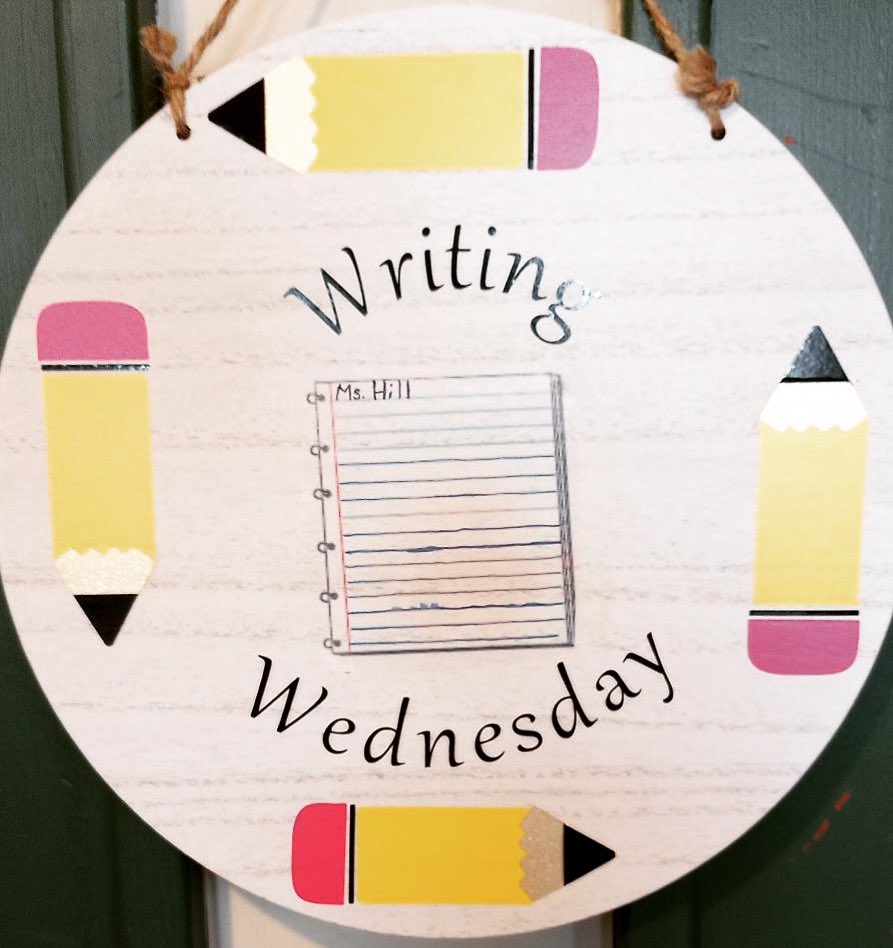 MsHillClassroom's tweet photo. Cannot wait to use this each Wednesday! My coworker and friend took the time to make this sign for me ☺️ I dedicate each Wednesday to writing and couldn’t be more excited to use this ��� #writingwednesday #writing #journals #notecards #gratitude #pencilandpaper #educator https://t.co/32tGxPqpzF