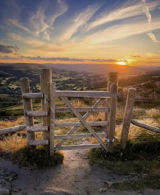 tripplannermama's tweet photo. Gate in the Peak District https://t.co/XFBCbS8qwW #photography #ladnscape #view https://t.co/Df0rHY5s3E