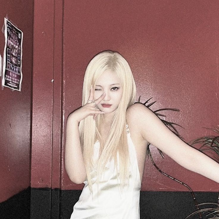 collete/ reverie !
                  not new to rp nor a new acc,
                  just looking for new mutuals.
                  rt and like to be mutuals!

ㅤ