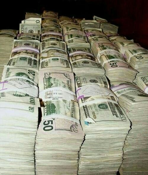 TheRed_Shadow's tweet photo. Like para que tengas una semana millonaria ✊✊ https://t.co/QHqH95wNdv