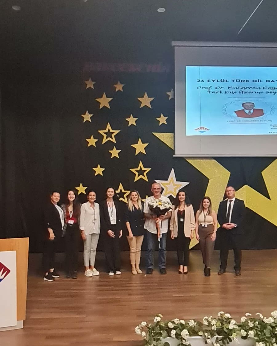 26 Eylül Türk Dili Bayramı kapsamında Türk Dili ve Edebiyatı'na önemli katkıları olan Prof. Dr. Muharrem Dayanç öğrencilerimizle buluştu. "Bir Dil Ne zaman Bayram Eder?" konulu keyifli bir söyleşi gerçekleşti. 26 Eylül Türk Dil Bayramı kutlu olsun.📚📖📝