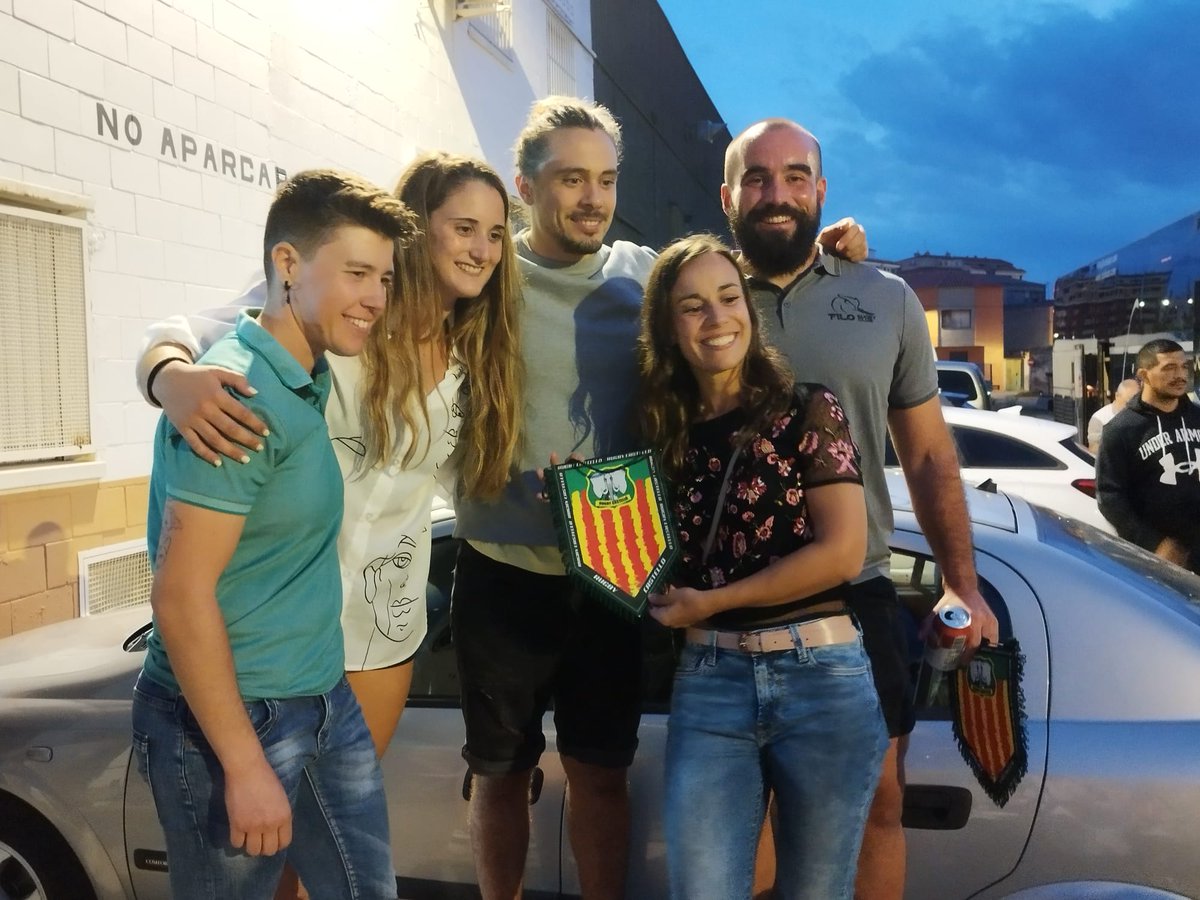 filo_rugby_2019's tweet photo. #FiloMASC #FiloFEM / MUCHAS GRACIAS CLUB RUGBY CASTELLÓ

Todavía resacosos del fin de semana en Castellón, no solo en el sentido emocional, el balance del viaje de pretemporada puede resumirse en la buena sintonía entre nuestros jugadores y @RugbyCastellon.

#AúpaFilo https://t.co/BxtI71oywy