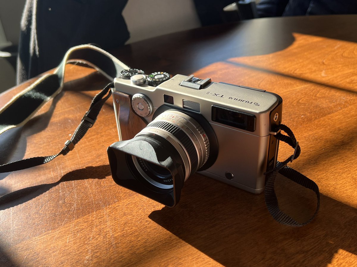 nev_in_color's tweet photo. The camera.            🤝           The photos. https://t.co/BPJuXHWBjm