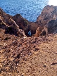 Rubn_mm1980's tweet photo. En la semana #39de52 del #proyecto52 de @mongeleon #delejos un curioso agujero entre la roca nos deja ver el mar en la población de Lagos https://t.co/75R8lddnvr