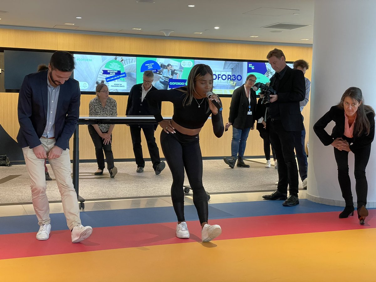 allianzfrance's tweet photo. Allianz France a accueilli ce jour @Paris2024 pour le lancement de son challenge #GoFor30 ! 💪

L’objectif ? Permettre à nos collaborateurs d’inclure davantage d’activité physique et sportive sur leur lieu de travail afin d’améliorer leur bien-être professionnel et leur santé. https://t.co/ftbQBgnpMk