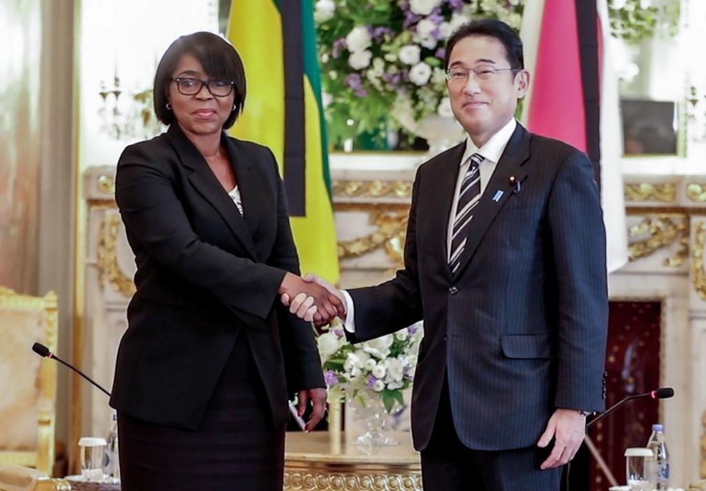 Rose Christiane Ossouka Raponda tweet media