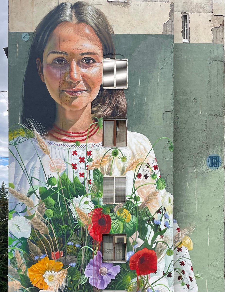 welcome2ukr's tweet photo. #Ukraine🇺🇦 in #Georgia 🇬🇪
Sasha Korban is a muralist from #Donetsk. 
As a participant of https://t.co/qwqKurjBh7, he decorated the wall, facing the russian Embassy, with a portrait of a Ukrainian girl with wildflowers. 
It symbolises our strength, inner energy, freedom, and will. https://t.co/YoZoeKu2Nz