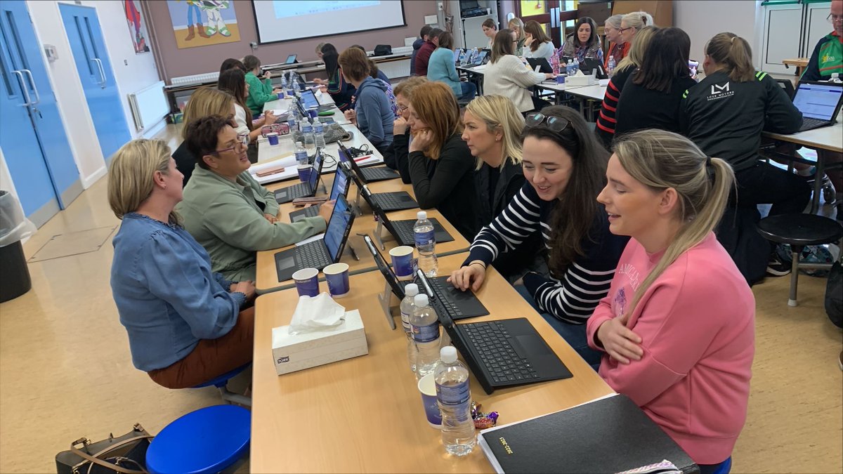 Cloughglass's tweet photo. A great morning with the staff of the Loughshore Learning Community, exploring collaboration among schools using @MicrosoftTeams and @OneNoteEDU!

#MicrosoftEDU #MIEExpert @MS_eduIRL https://t.co/NXap89JXfY