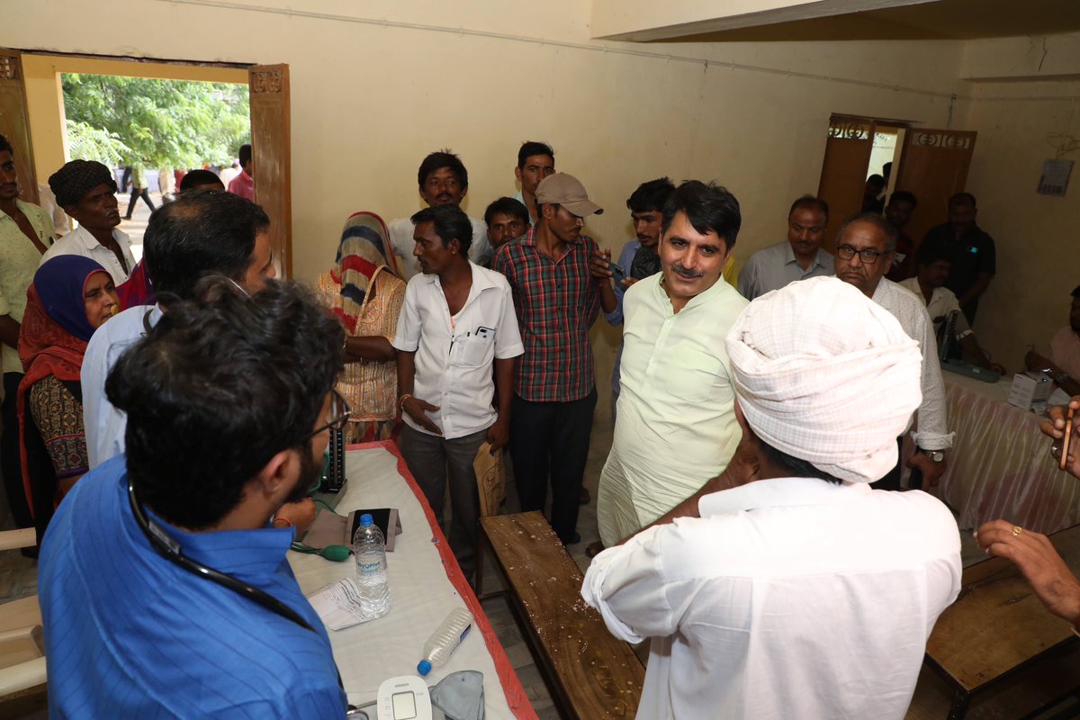 ChaudhryShankar's tweet photo. A large number of people have availed the health facilities in Sanwal village of Banaskantha. This was organized under the health screening campaign, launched by @banasdairy1969, with a humble approach of providing health facilities at their doorsteps. https://t.co/X0J9KDzMh7