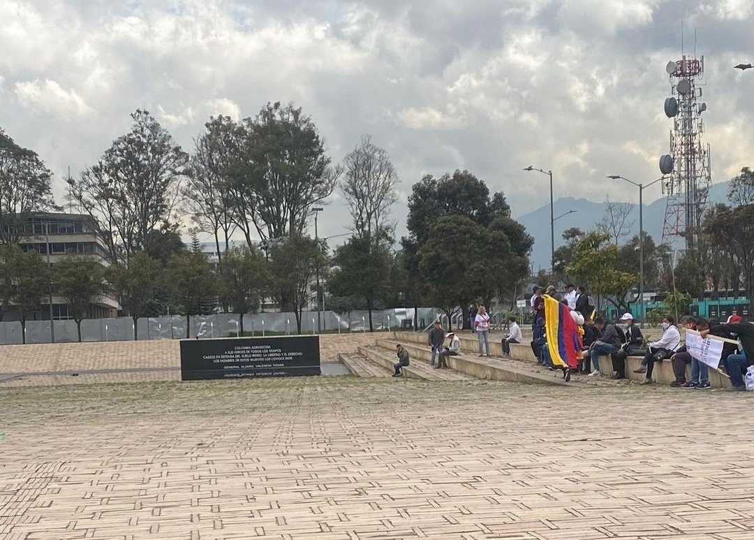 nacional_memes's tweet photo. La gran marcha Uribista está paralizando toda Bogotá https://t.co/StwwEIuZBK
