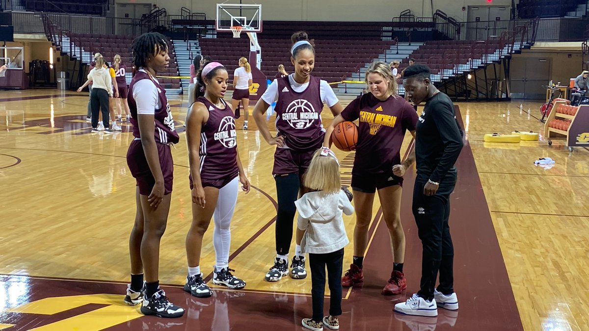 Get your kid some role models that they can look at like Avery looks at the <a href="/CMUWBBall/">Central Michigan WBB</a> team. So appreciate the opportunities that they provide our kiddo. Thanks for having us <a href="/CoachHeatherO/">Heather Oesterle</a> <a href="/CoachCShelton1/">Courtney Shelton</a> <a href="/MicaelaKelly313/">Micaela.♡</a> <a href="/jerod_mccullen/">Jerod McCullen</a> @presleyhudson3 Coach Savage #FireUpChips