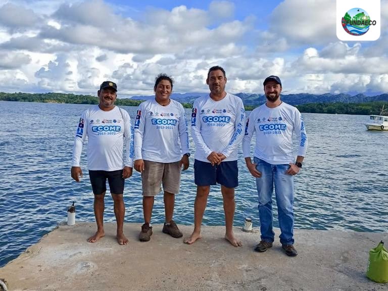 fundaecoguate's tweet photo. #NOTICIAS 🌊🐟📝 Desde hace 10 años el Programa #MaresVivos contribuye al Ejercicio de Conectividad de Larvas en el Arrecife Mesoamericano #ECOME a través de la recolección e identificación de #especies de valor #ecológico y comercial. Vea nota completa👉 https://t.co/Cb3G04hlzN https://t.co/pBQdS9Yb07