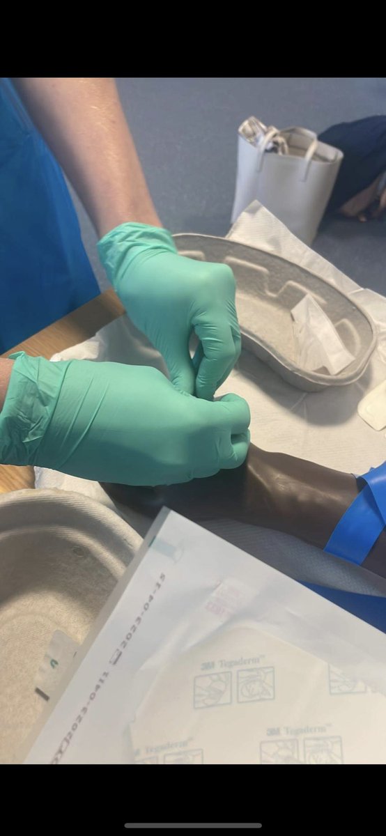 kmrowland86's tweet photo. Cannulation training #3rdyearstudent @SkillsTeamUoS https://t.co/9vAn77o0OD