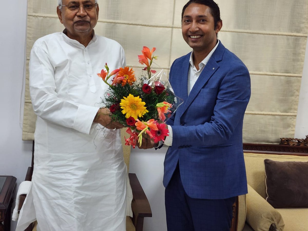 Satyendraphr's tweet photo. #नीतीश_कुमार,#बिहार के आदरणीय मुख्यमंत्री श्री नीतीश कुमार जी,जदयू के राष्ट्रीय अध्यक्ष श्री ललन सिंह जी,पटना के राजीव पटेल जी,बनारस से डॉ rs सिंह जी और साथ मे दिल्ली से सत्येन्द्र कुमार.
मुख्यमंत्री जी से करीब 45 मिनट का मुलाकात हुआ.
धन्यवाद परम आदरणीय #नीतीशकुमार
💐💐💐💐💐 https://t.co/6LkgKdOnjH