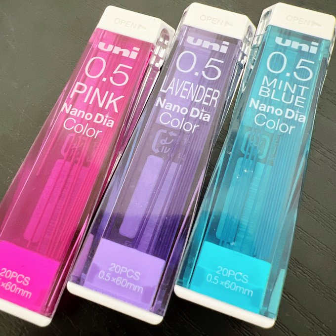 ドローイングを可愛くカラフルに見せたい皆様におすすめ
私はこの3色が使いやすい 