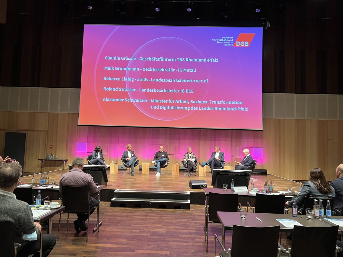 mastd_rlp's tweet photo. Transformationskonferenz des @DGBRLP in #Ingelheim. Mit dabei: Die #Transformationsagentur #RLP. „Das Land unterstützt Beschäftigte und Betriebe auf vielfältige Art und Weise im Wandel der #Arbeitswelt", betonte @Alex_Schweitzer. #transformRLP
PM 👉 https://t.co/86MTIZAciv https://t.co/VdHRfWqqE8
