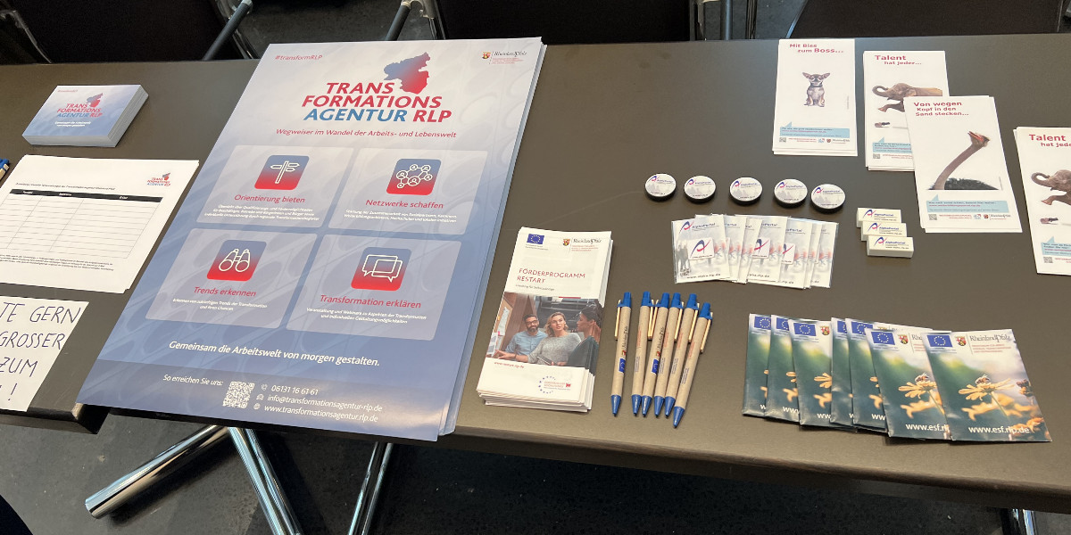 mastd_rlp's tweet photo. Transformationskonferenz des @DGBRLP in #Ingelheim. Mit dabei: Die #Transformationsagentur #RLP. „Das Land unterstützt Beschäftigte und Betriebe auf vielfältige Art und Weise im Wandel der #Arbeitswelt", betonte @Alex_Schweitzer. #transformRLP
PM 👉 https://t.co/86MTIZAciv https://t.co/VdHRfWqqE8