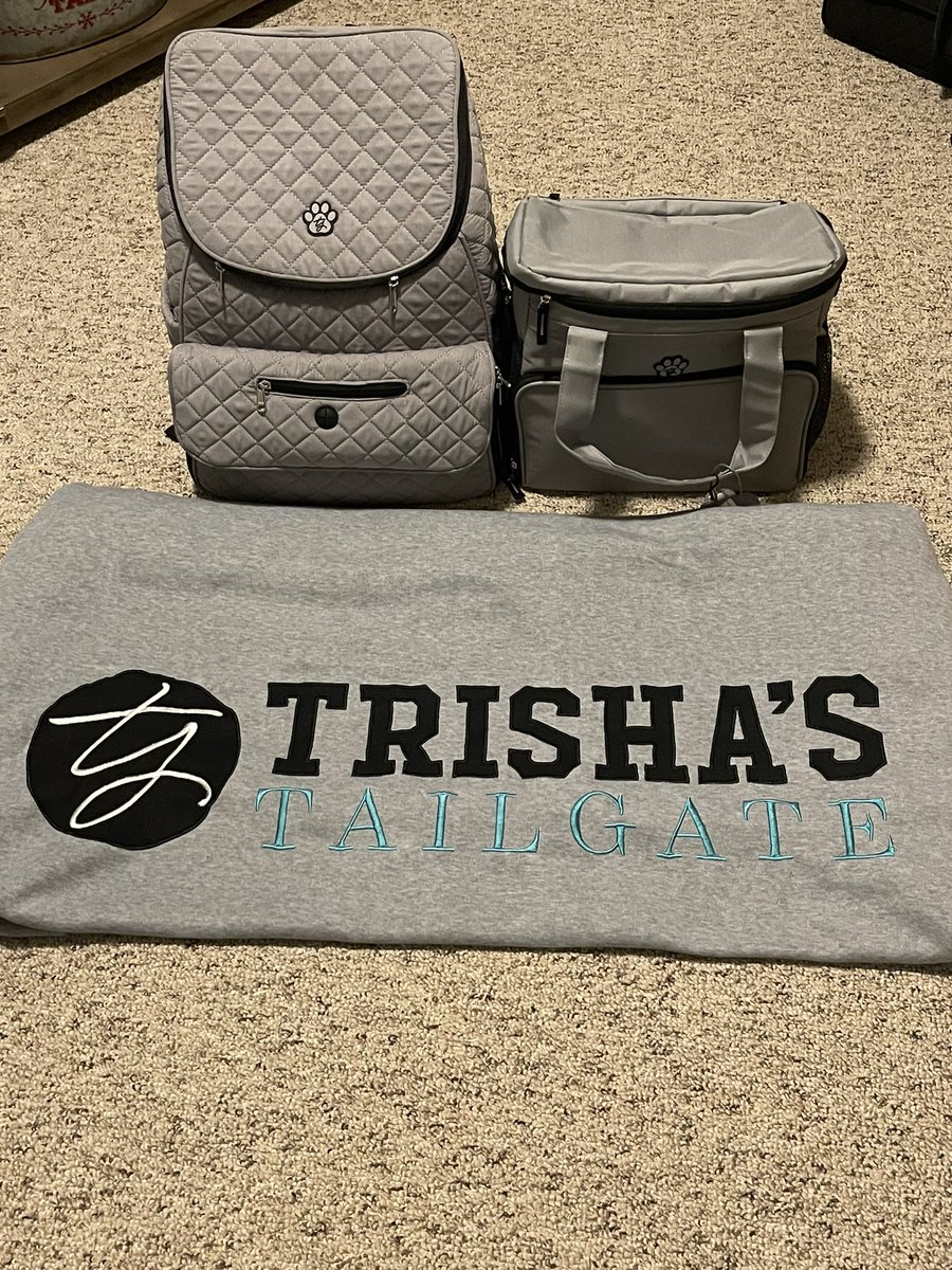 ShannonMarkos's tweet photo. @trishayearwood @garthbrooks @typetcollection I was getting stuff out to start packing for the weekend in #ThunderRidge with you &amp; realized I have these 2 amazing sets to choose from! I can’t decide, so please help me pick one? Can’t wait to see u at all #ThreeShows Love you! ❤️ https://t.co/4tB6LhqXm1