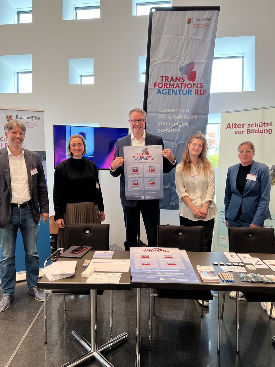 mastd_rlp's tweet photo. Transformationskonferenz des @DGBRLP in #Ingelheim. Mit dabei: Die #Transformationsagentur #RLP. „Das Land unterstützt Beschäftigte und Betriebe auf vielfältige Art und Weise im Wandel der #Arbeitswelt", betonte @Alex_Schweitzer. #transformRLP
PM 👉 https://t.co/86MTIZAciv https://t.co/VdHRfWqqE8