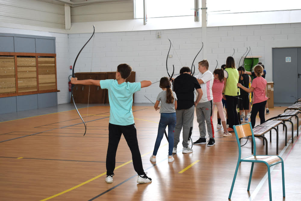 Lors de la journée du sport scolaire, tous les élèves de 6ème ont découvert les activités proposées par l'association sportive du collège. Les parents d'élèves étaient invités à participer à l'évènement.