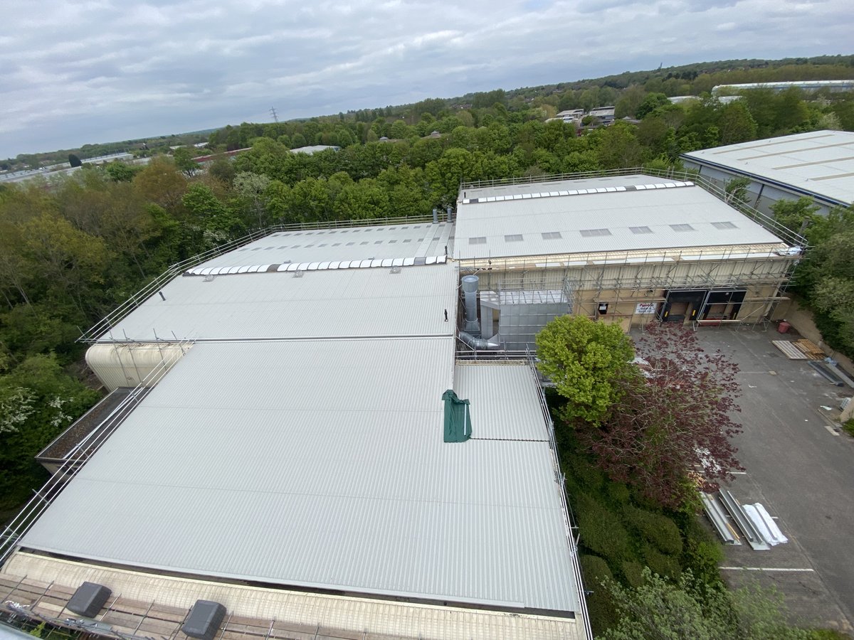 PracticalRoofCo's tweet image. Factory over-clad with new vaulted skylights and safety wire system in Milton Keynes #roofing #construction #healthandsafety