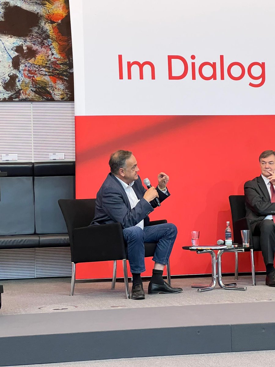 asb_de's tweet photo. #ASB Bundesvorsitzender @knufleckenstein forderte heute auf der Blaulichtkonferenz der @spdbt für den #Bevölkerungsschutz eine bundeseinheitliche Helferfreistellung und ein zentrales Krisenmanagement für große Einsatzfälle.

Zu den Forderungen des ASB:
https://t.co/clGVfte3XR https://t.co/yqud5pdgpN