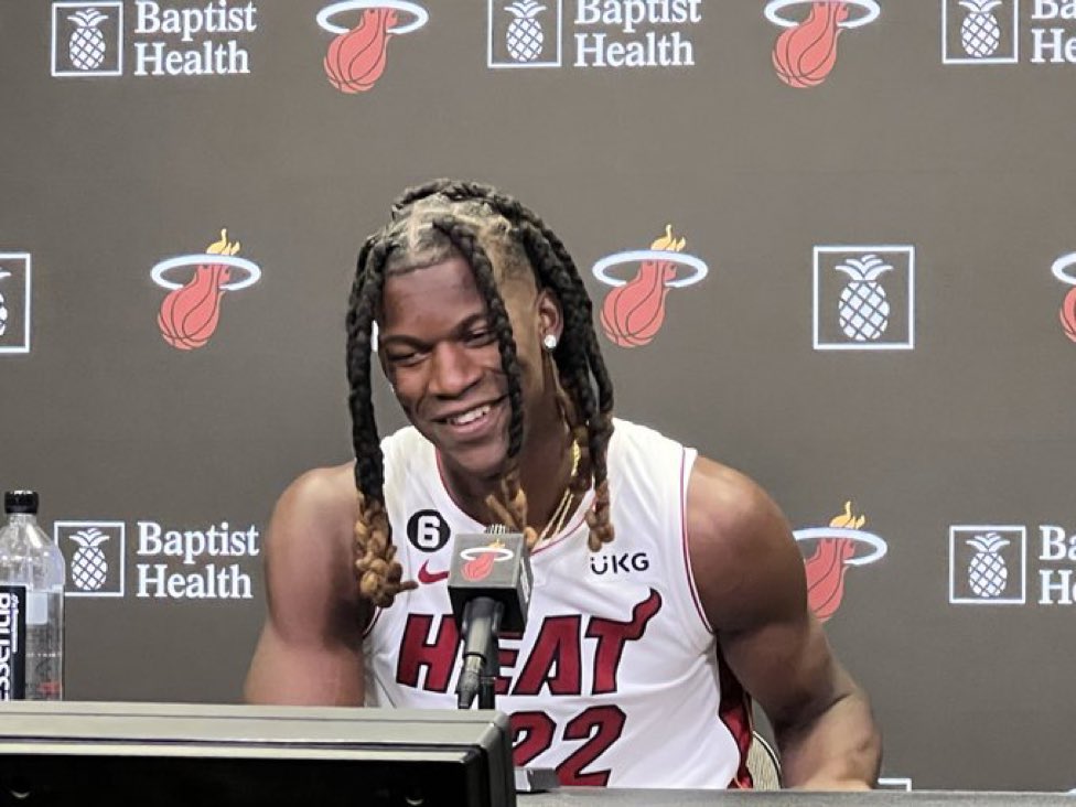 currypistonn's tweet photo. Jimmy Butler looks like the greatest WNBA player of all time 😭 https://t.co/n1pg3fT9KQ
