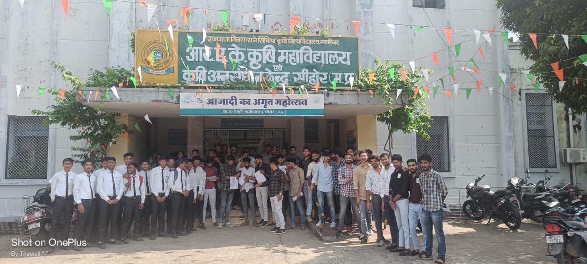 KeshavP43628364's tweet photo. जुल्मी जब जब जुल्म करेगा सत्ता के गलियारों से , चप्पा चप्पा गूंज उठेगा इंकलाब के नारों से
#fake_agriculture_degrees
@DrMohanYadav51 
@KamalPatelBJP 
@CMMadhyaPradesh 
@aajtak @MPTakOfficial 
@ZeeMPCG 
@BansalNewsMPCG 
@abplive https://t.co/9rfeexlkaG