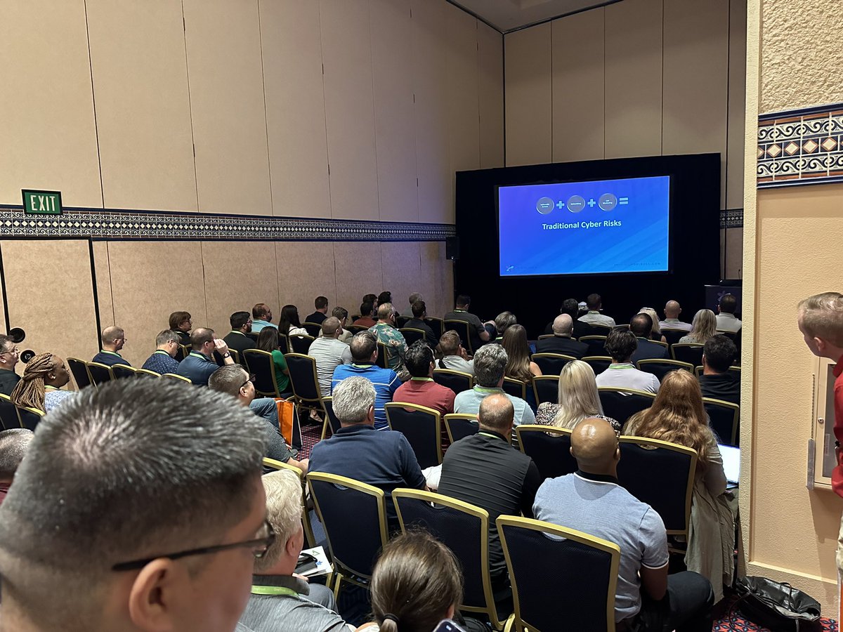 InfoSec_World's tweet photo. Only standing room available for our “Betrayed by Their Browsers” session today with speaker Michael Landeck. #InfoSecWorld https://t.co/EDicWnjHC2