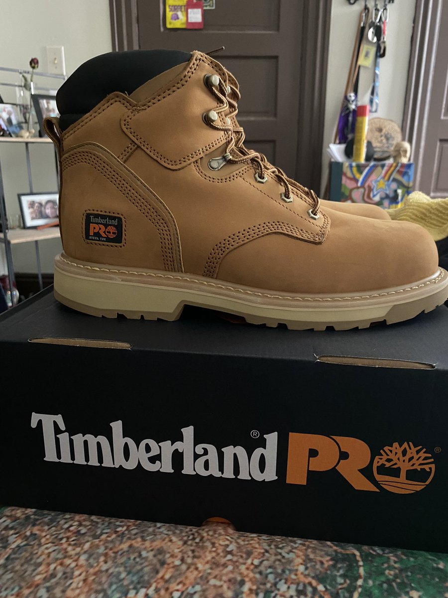 DRG_CraftCanna's tweet photo. And todays goal.... breaking in these #timberlandpro work boots before this new #amazon location opens and i get to start delivering yalls shit ๐ป๐ป๐ป๐ป๐ป https://t.co/K3kIceoPQ0