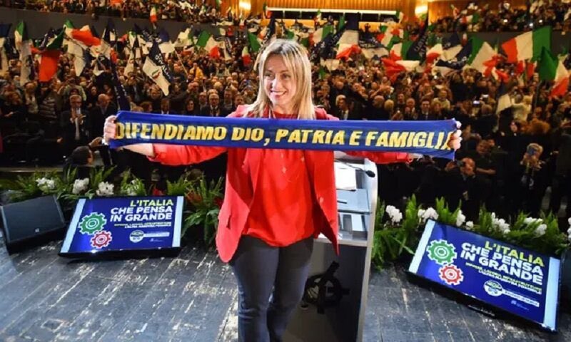 BolsonaroSP's tweet photo. Falar em Deus, defender o país e a família virou sinônimo de radicalismo. Lamentável.
#RIPimprensa https://t.co/Jmo46Q4z5s