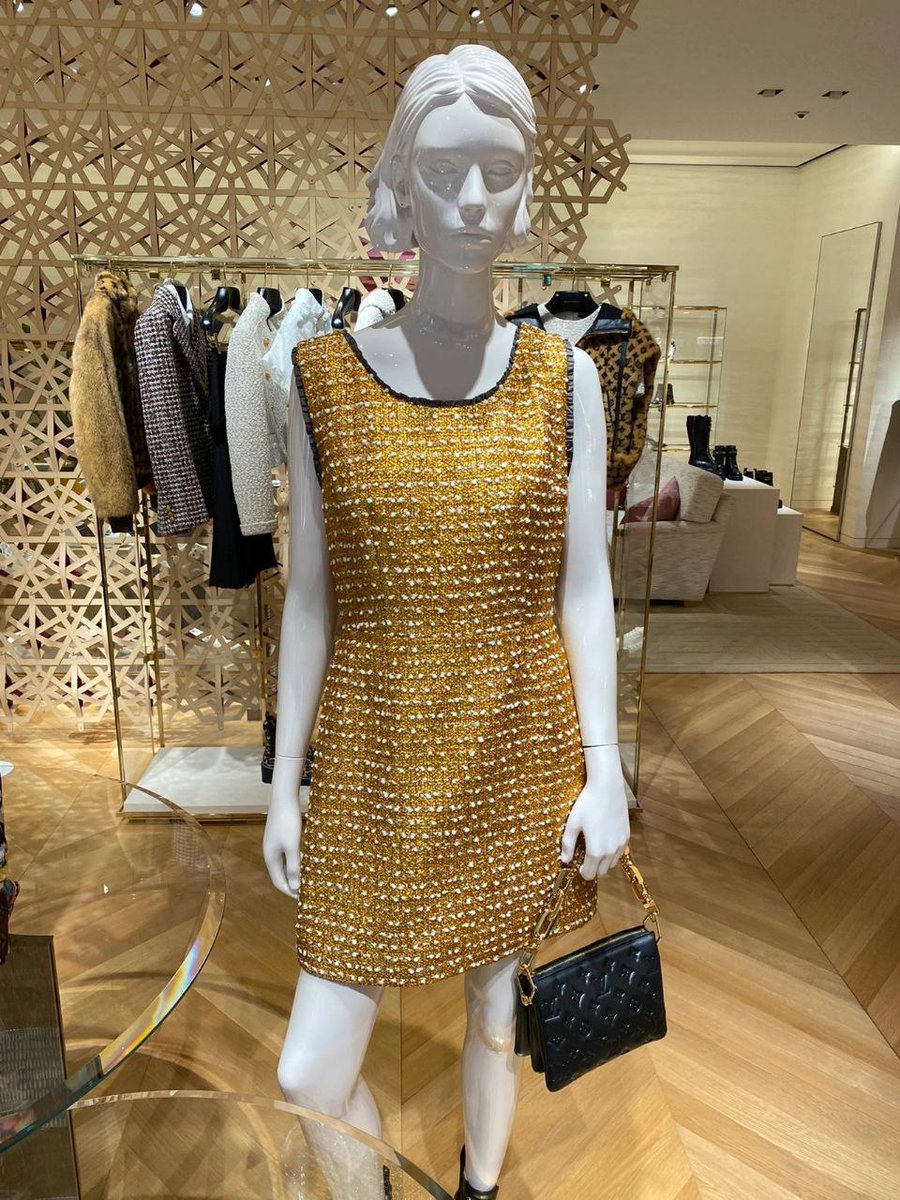lisa669891's tweet photo. This clothing store is where my dream started. Although it doesn't bring me much profit, it gives me a family-like feeling and I like it very much.😊 https://t.co/z4DS1taWAf