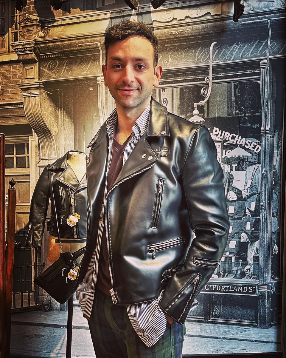 LewisLeathers's tweet photo. Thank you to Mr Roman for popping-by the other week, the new 391 Lightning suits you well.
#lewisleathers #391lightning https://t.co/sc1hT2bLyA